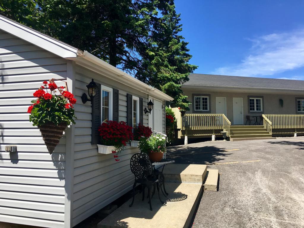 Motel Des Cascades Baie-Saint-Paul Exterior photo